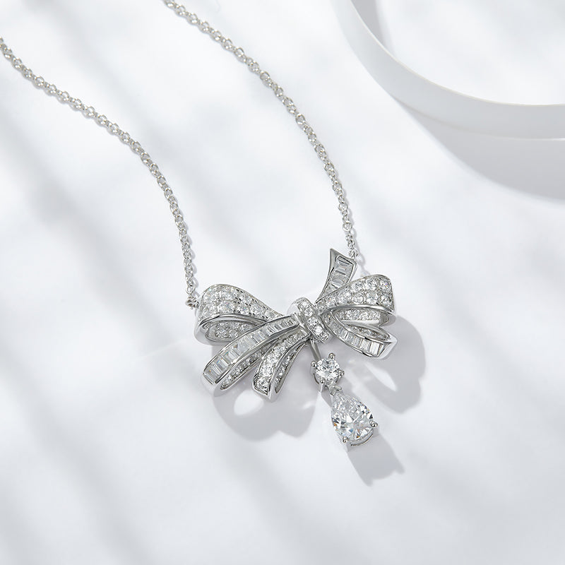 Butterfly - A Fashionable & Luxurious Diamond Jewelry Pendant Set