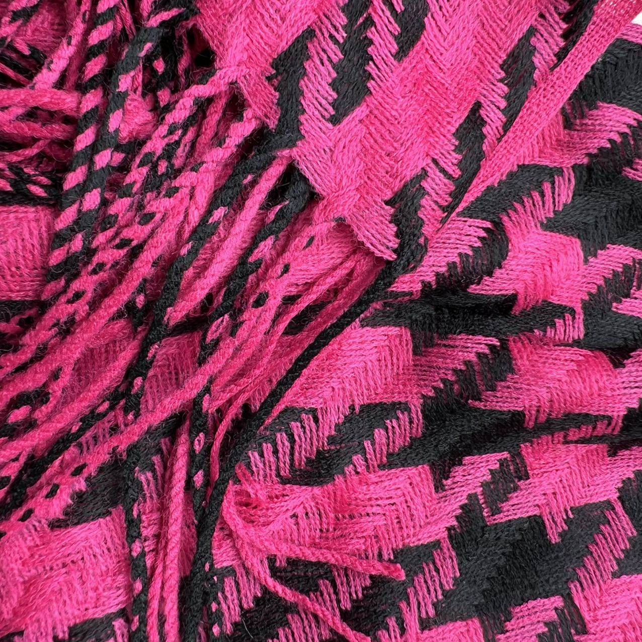 Textured Plush Jacquard Weave Traps Warmth Scarf
