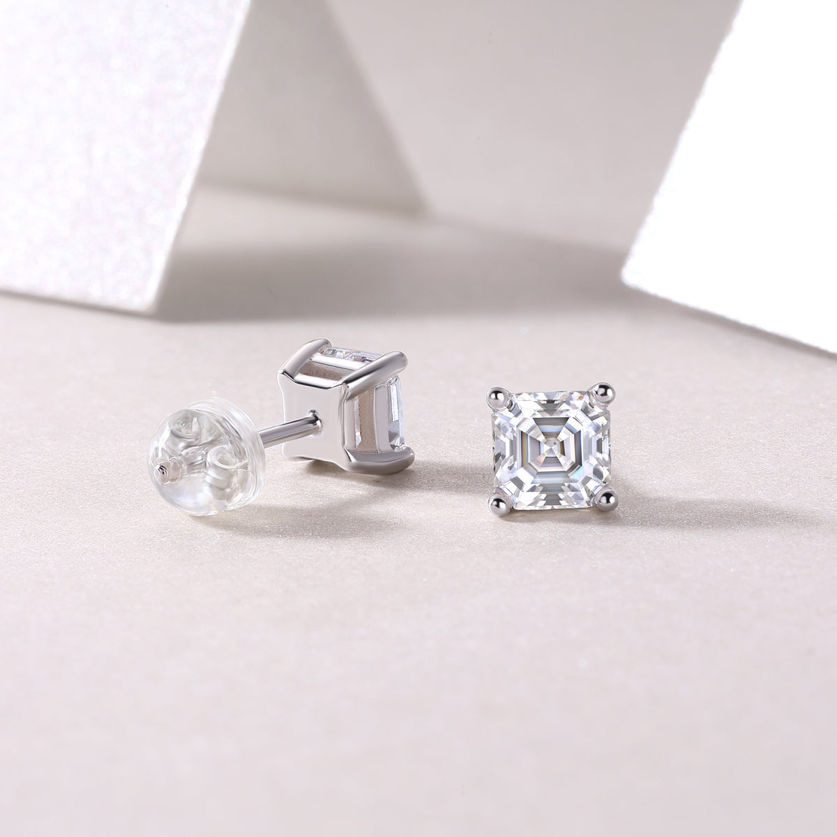 Unrestrained - A Fashionable & Luxurious Diamond Jewelry Piece Set