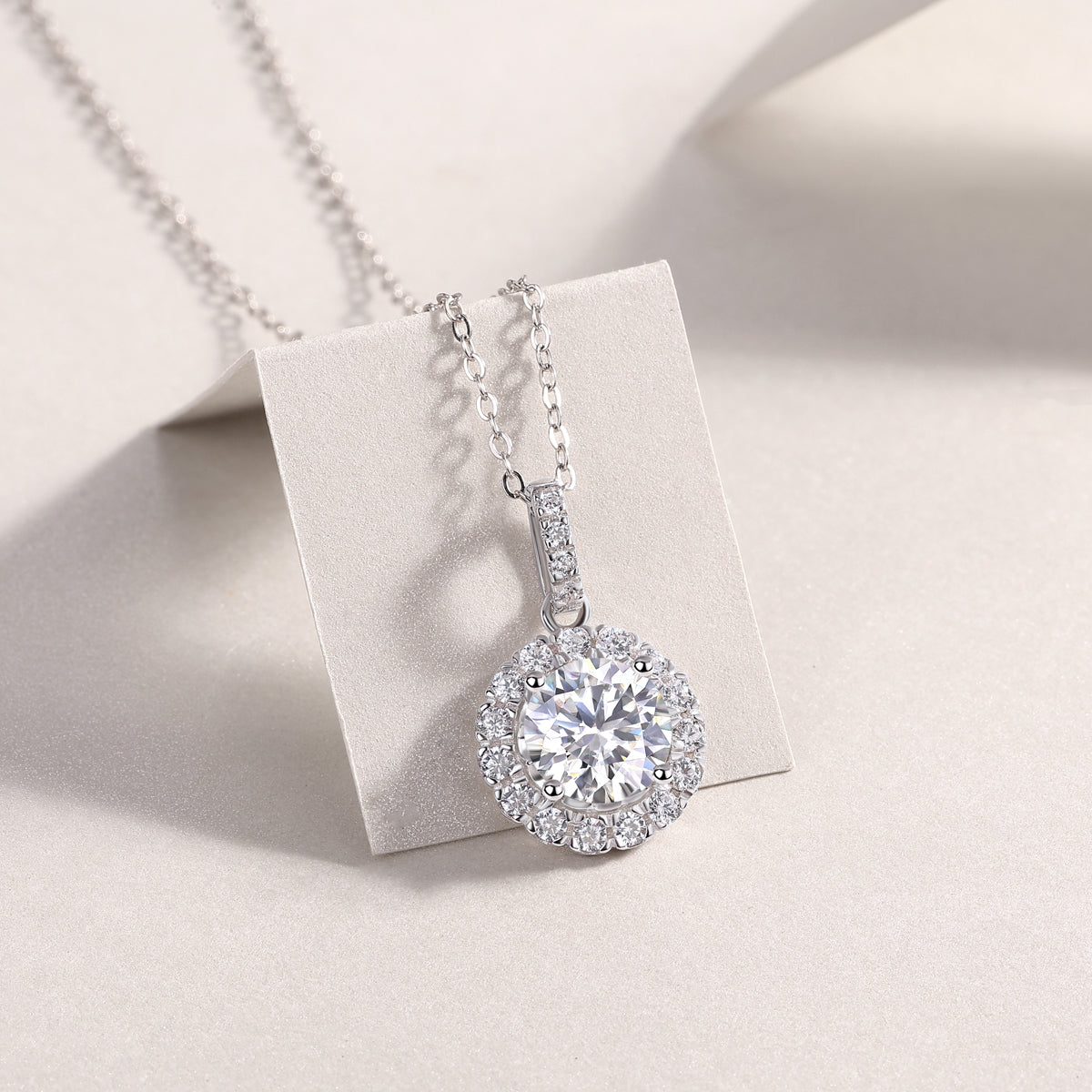 Dandelion - A Fashionable And Luxurious Diamond Jewelry Pendant Set