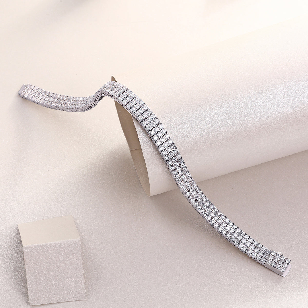 Luxury Fashion Diamond/Silver Bracelet